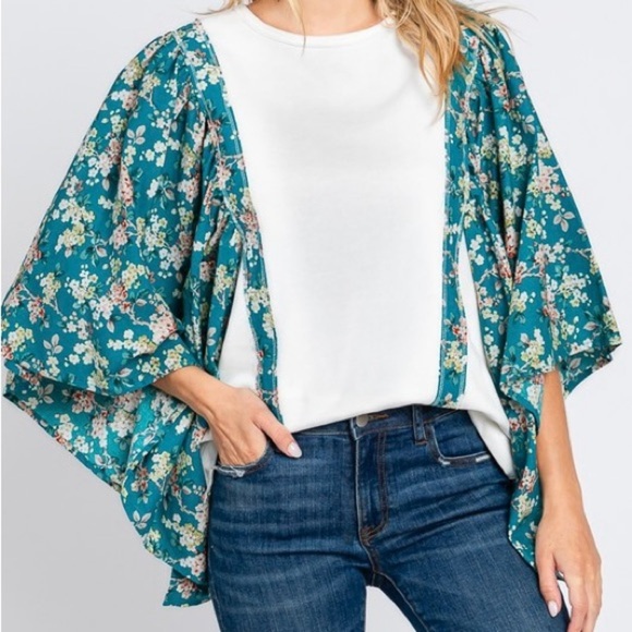 Floral Print Flutter Sleeve Oversized Top - Picture 2 of 5